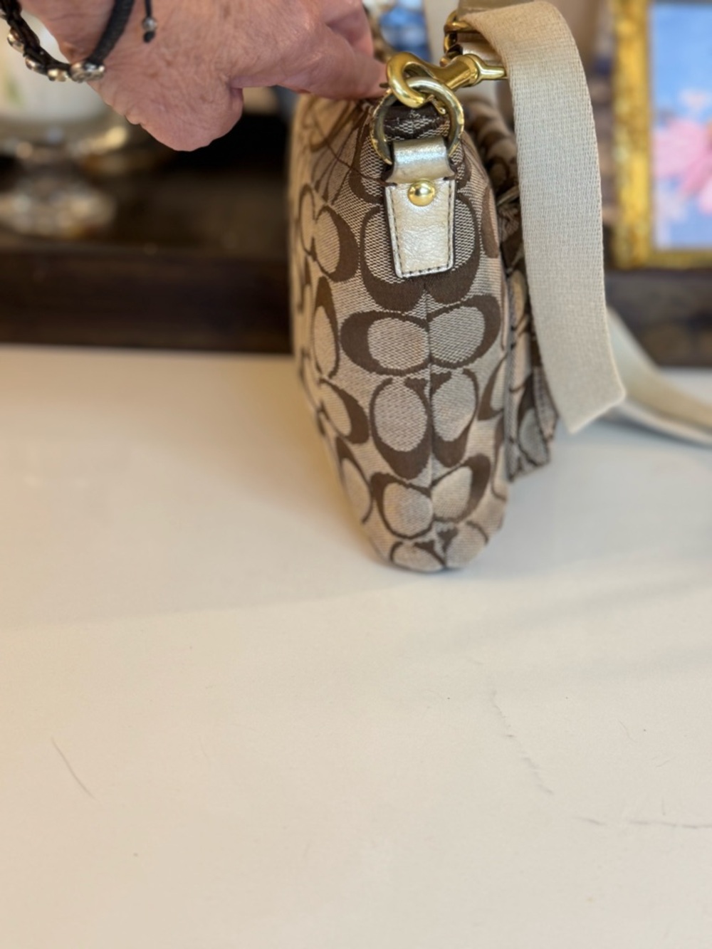 🤎 COACH PENELOPE SIGNATURE TAN AND BROWN CROSSBODY BAG. - Picture 4 of 16